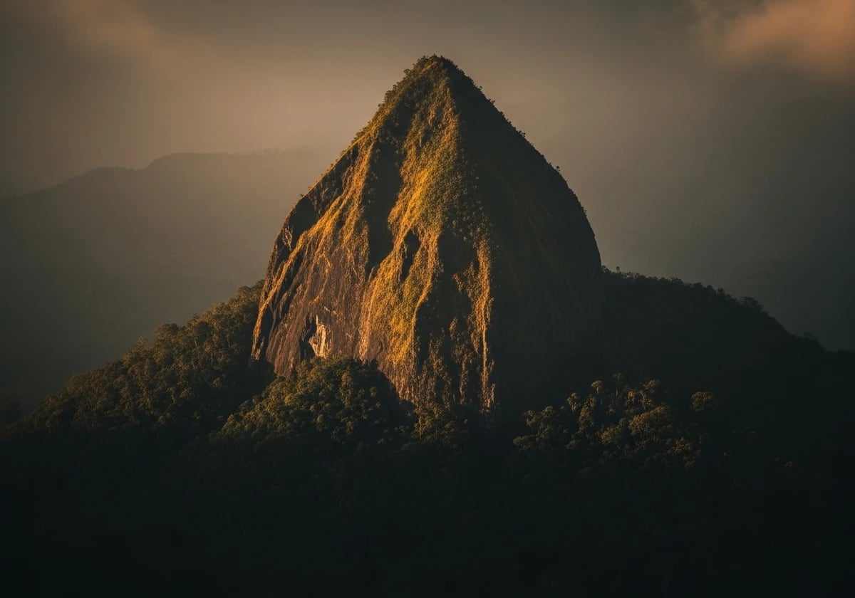 Pico Cão Grande (natural landmark)